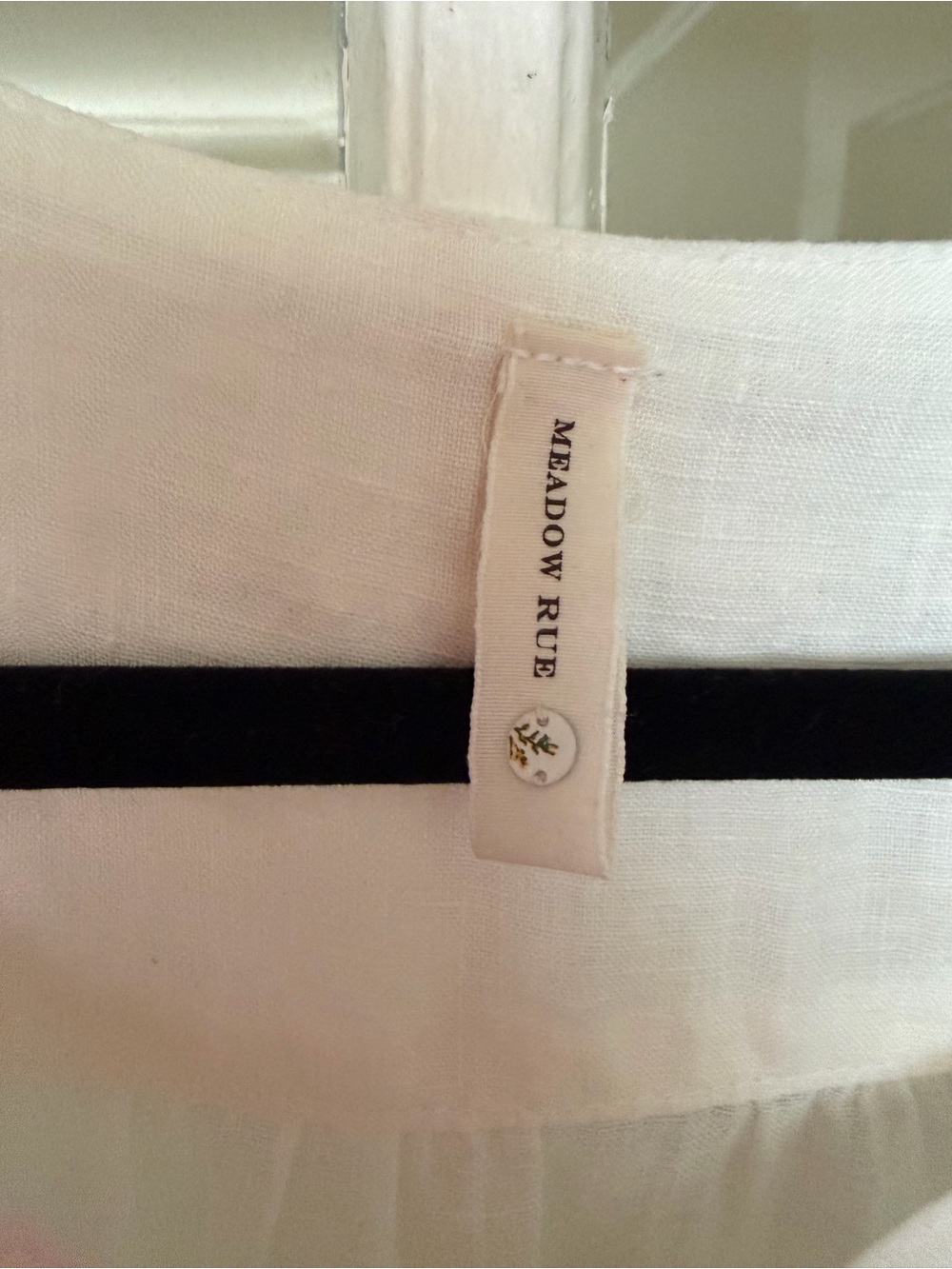 Meadow Rue White Linen Button-Front Puff Sleeve Tunic - Picture 2 of 3